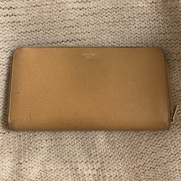 Authentic Celine Long Wallet in Exceptional Condition,No Callouts, made in Paris - Picture 1 of 7